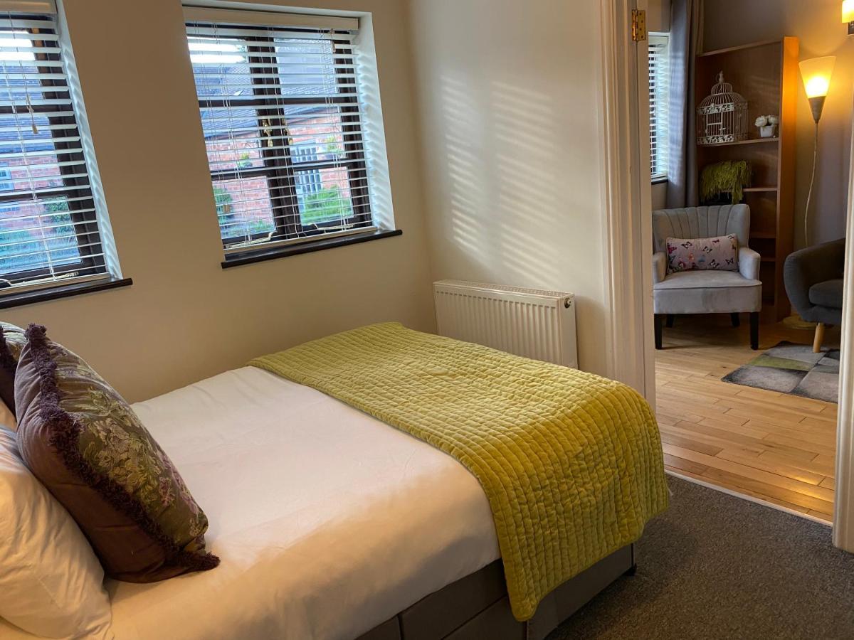 The Snug Villa Coventry Exterior photo